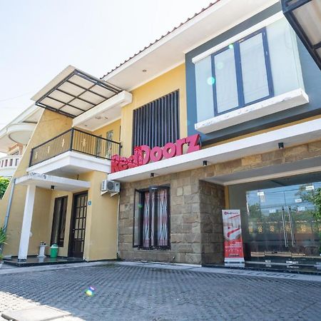 Reddoorz Syariah Near Marvel City Mall 2 Σουραμπάγια Εξωτερικό φωτογραφία