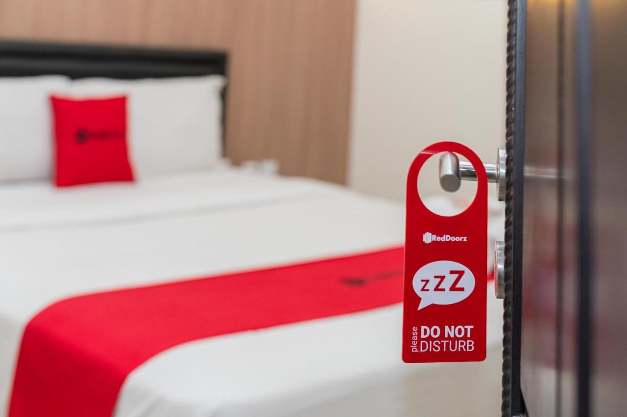 Reddoorz Syariah Near Marvel City Mall 2 Σουραμπάγια Εξωτερικό φωτογραφία