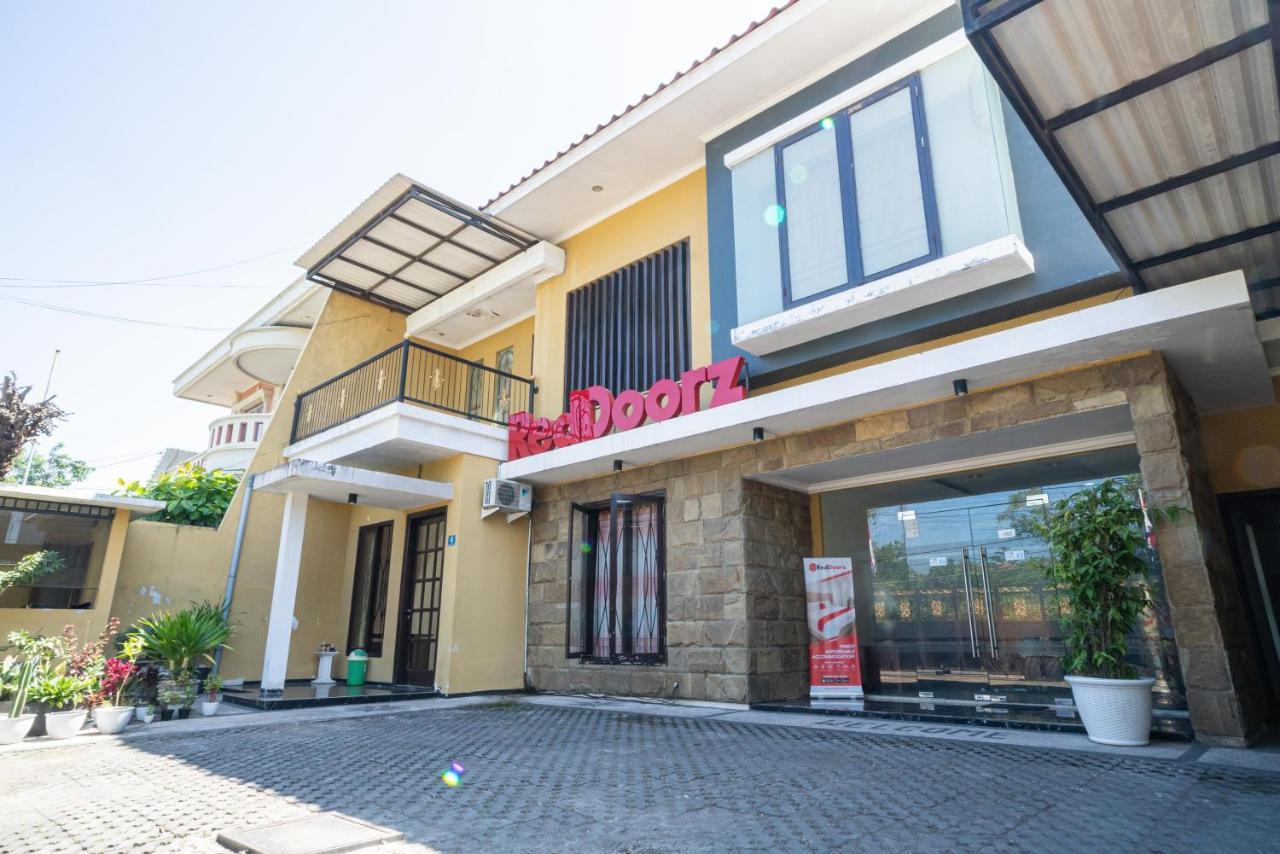 Reddoorz Syariah Near Marvel City Mall 2 Σουραμπάγια Εξωτερικό φωτογραφία