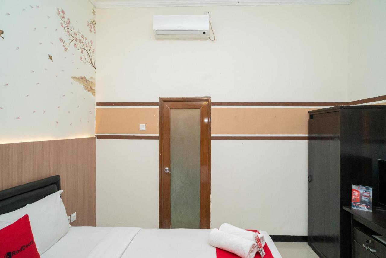 Reddoorz Syariah Near Marvel City Mall 2 Σουραμπάγια Εξωτερικό φωτογραφία