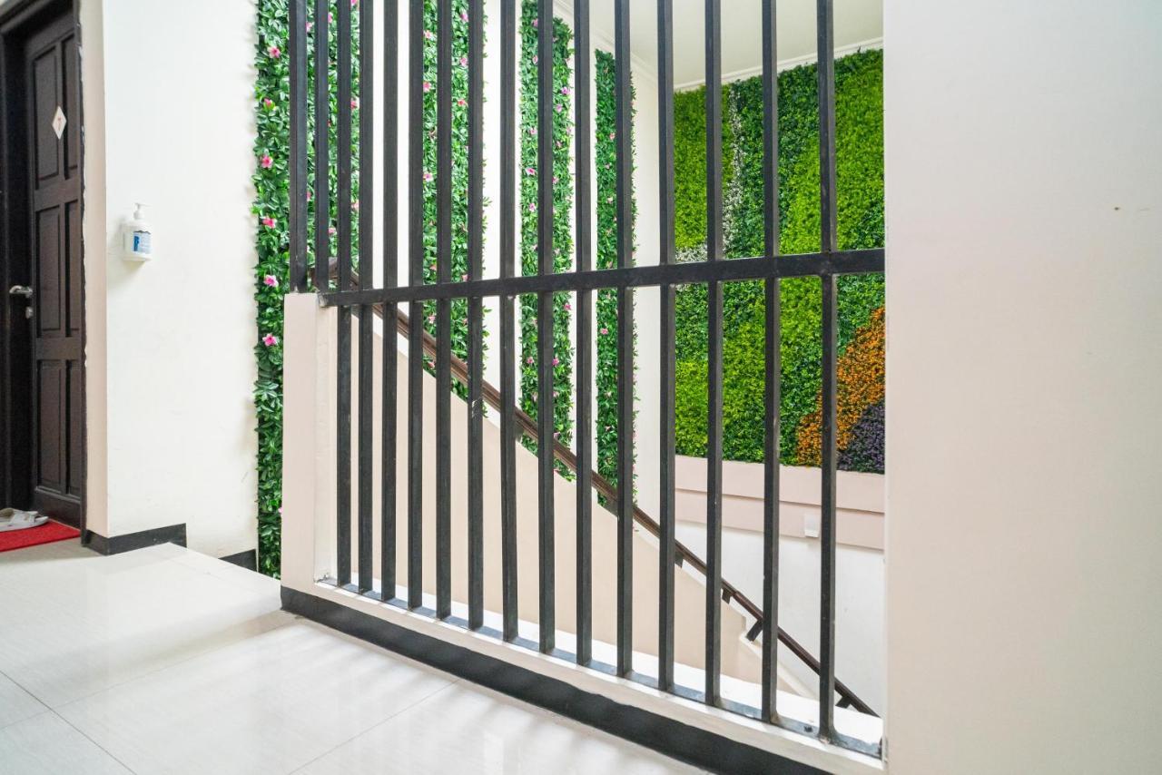 Reddoorz Syariah Near Marvel City Mall 2 Σουραμπάγια Εξωτερικό φωτογραφία