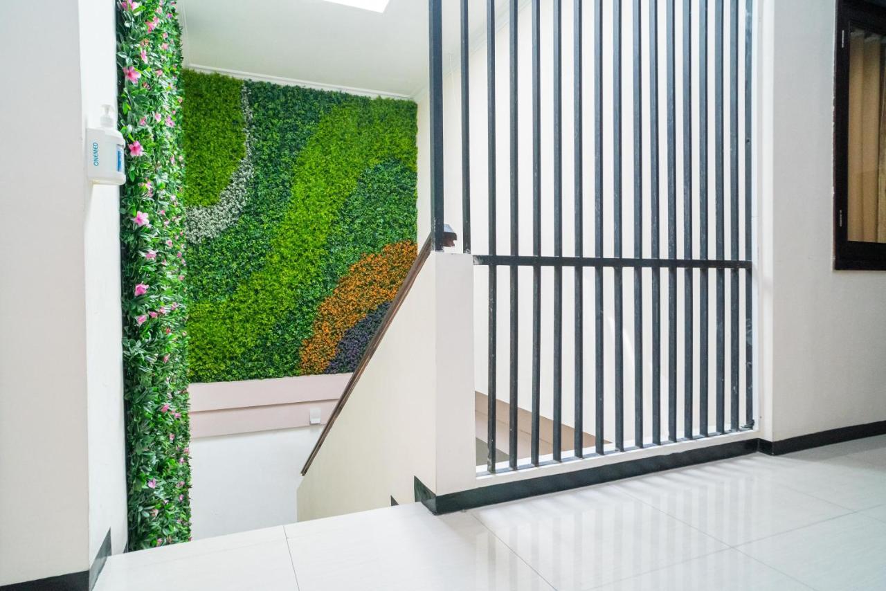 Reddoorz Syariah Near Marvel City Mall 2 Σουραμπάγια Εξωτερικό φωτογραφία