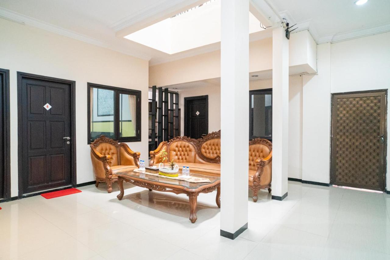 Reddoorz Syariah Near Marvel City Mall 2 Σουραμπάγια Εξωτερικό φωτογραφία
