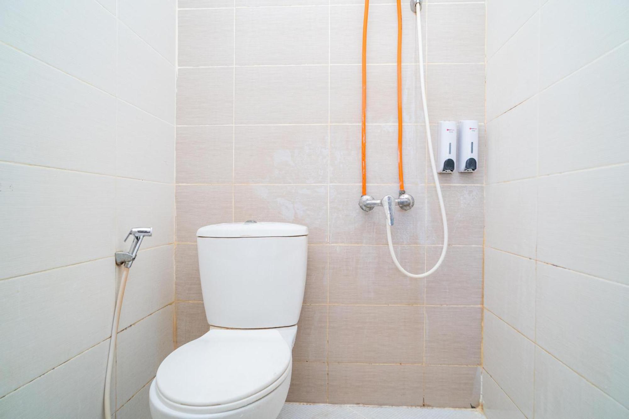 Reddoorz Syariah Near Marvel City Mall 2 Σουραμπάγια Δωμάτιο φωτογραφία