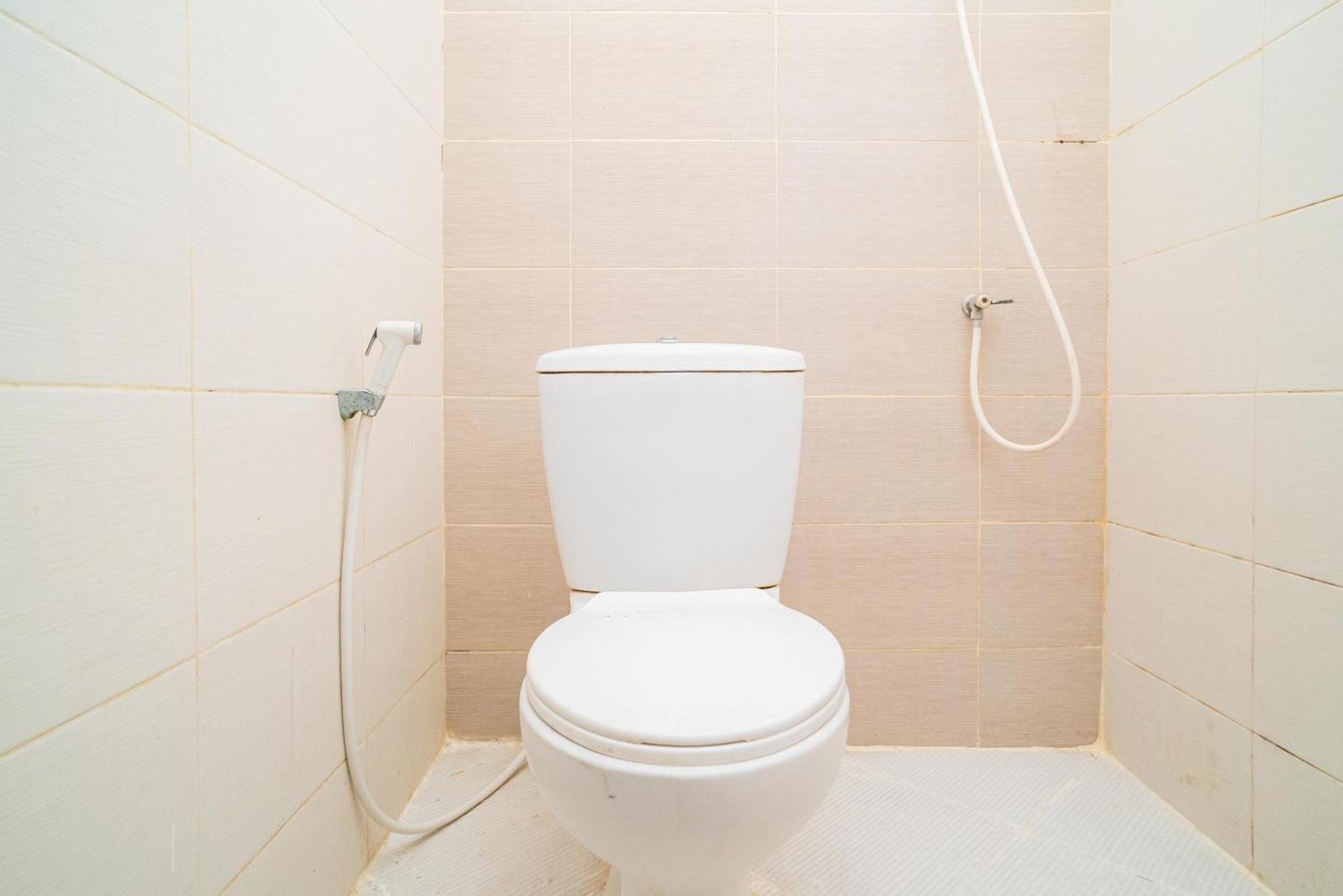 Reddoorz Syariah Near Marvel City Mall 2 Σουραμπάγια Δωμάτιο φωτογραφία